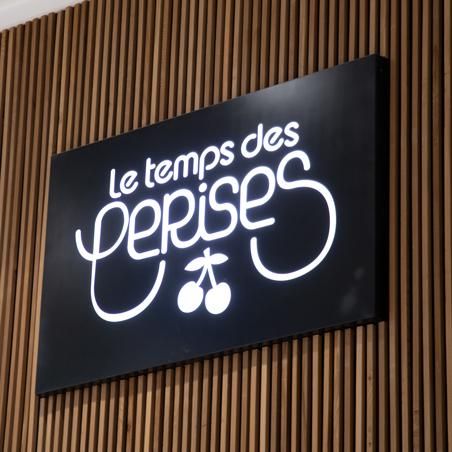 Enseigne caisson non lumineux personnalisé