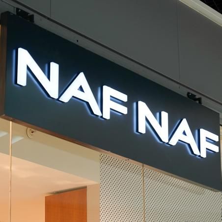 Enseigne lumineuse lettres PMMA personnalisé